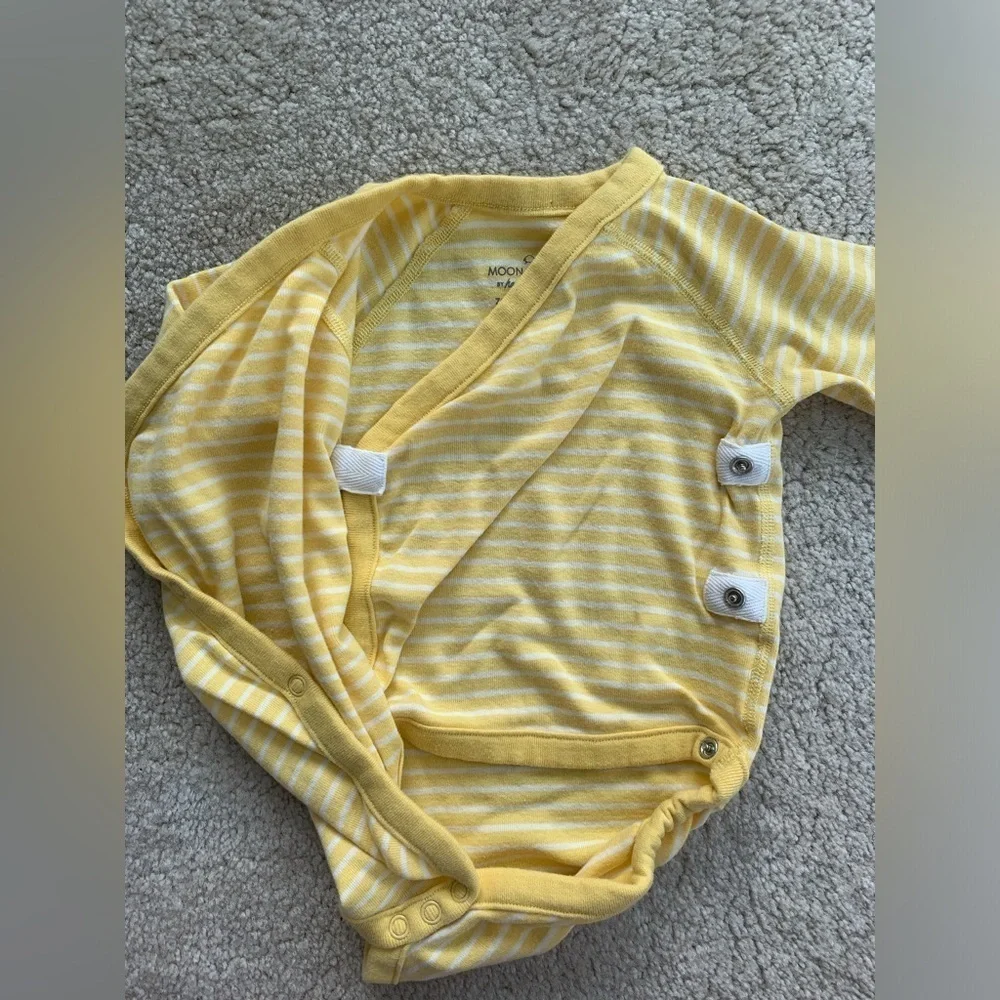 Moon and Back By Hanna Andersson Size 70, 6-12 Months Yellow Wrap Bodysuit